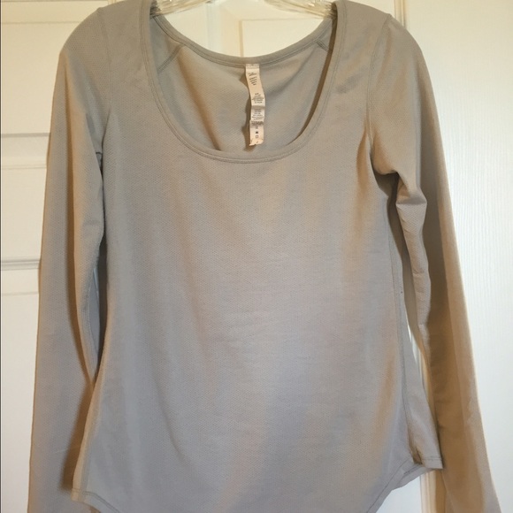 COPY - LuluLemon Long Sleeve with Thumb Holes - Picture 2 of 3